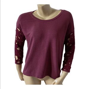 AMERICAN EAGLE Womens Size Medium Crochet Sleeve Open Back Burgundy Shirt